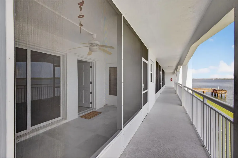 100 Shore Court #208 North Palm Beach, FL 33408