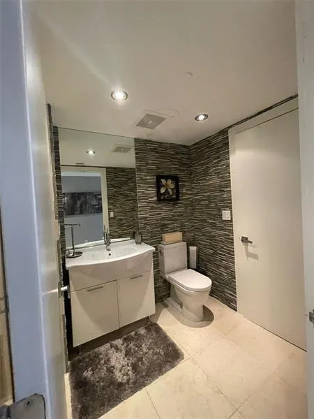 465 Brickell Avenue #1201 Miami, FL 33131