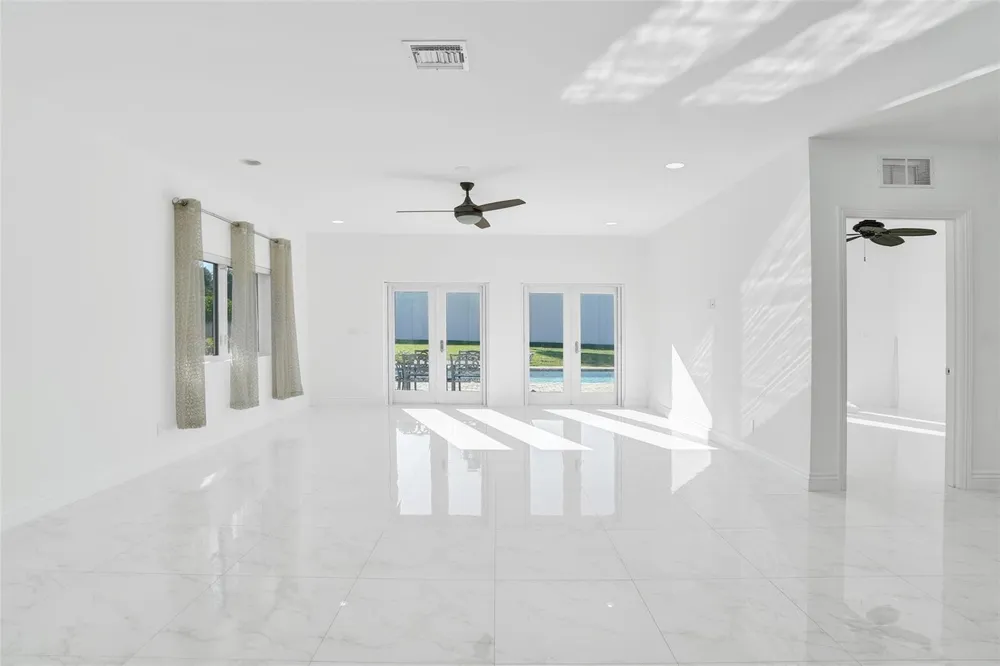 26 Cayuga Road Sea Ranch Lakes, FL 33308