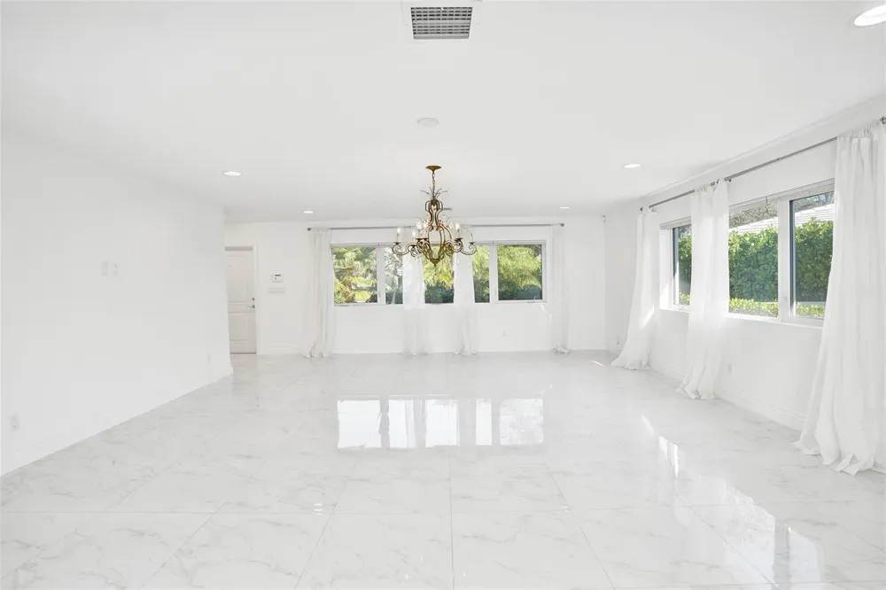 26 Cayuga Road Sea Ranch Lakes, FL 33308