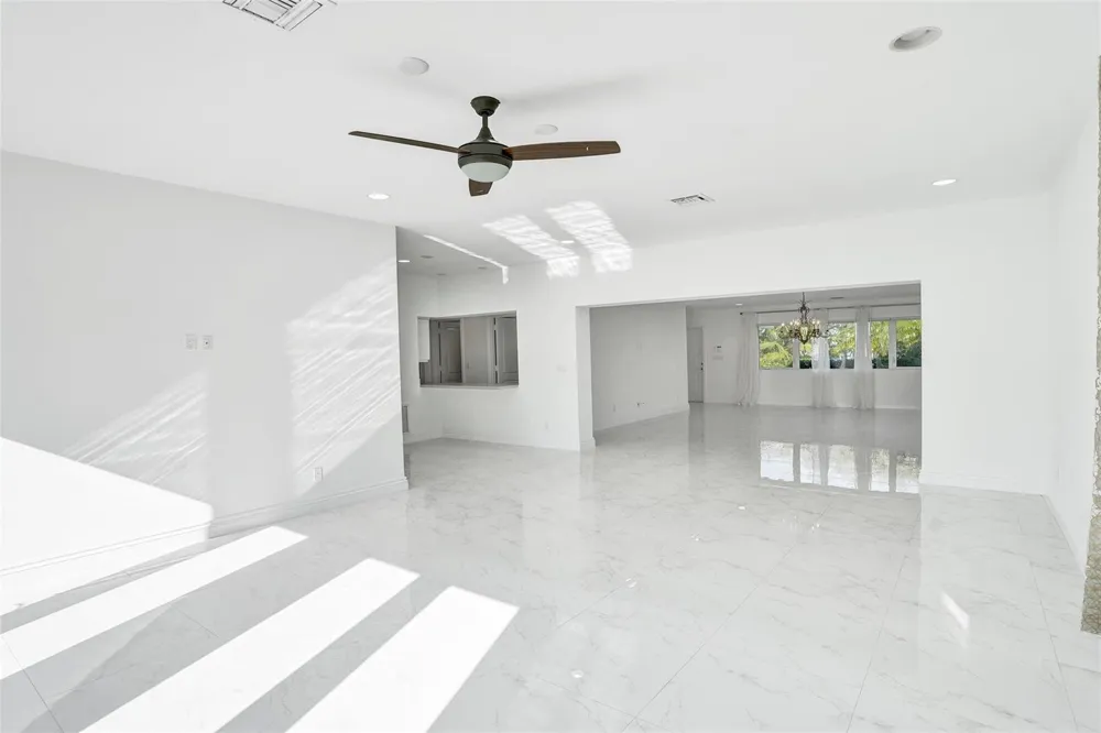 26 Cayuga Road Sea Ranch Lakes, FL 33308
