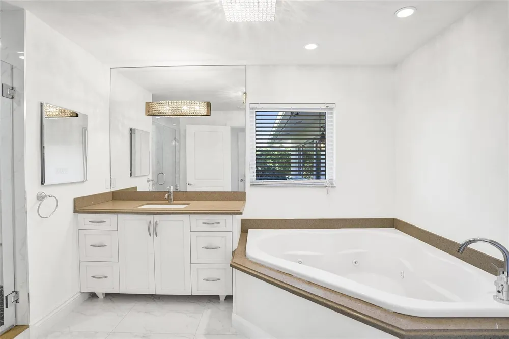 26 Cayuga Road Sea Ranch Lakes, FL 33308