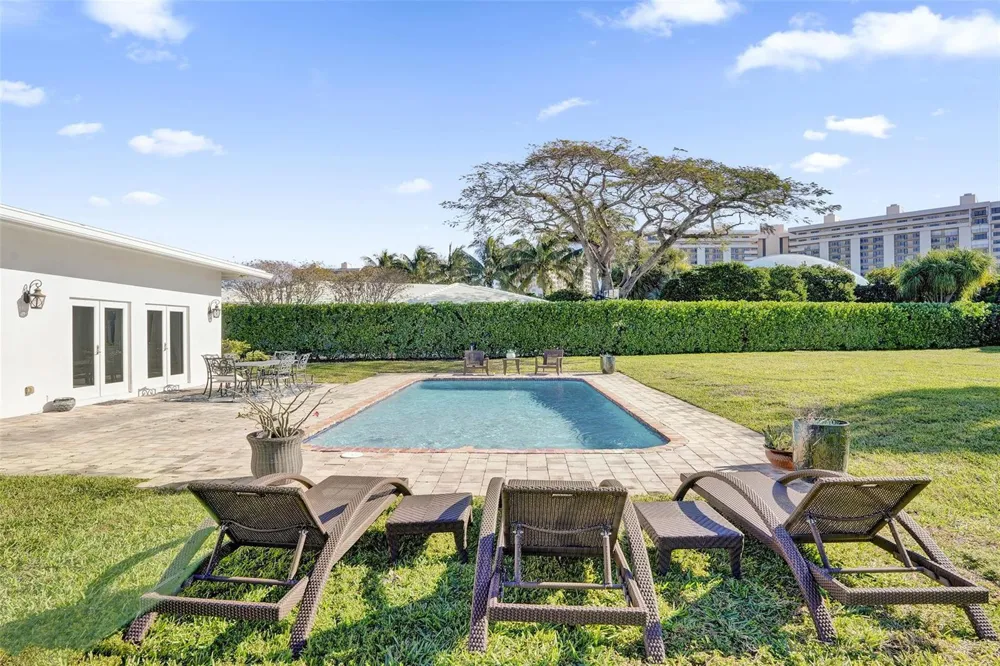 26 Cayuga Road Sea Ranch Lakes, FL 33308
