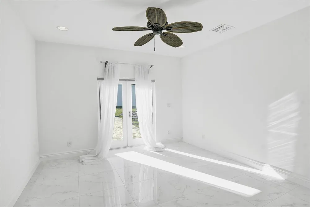 26 Cayuga Road Sea Ranch Lakes, FL 33308
