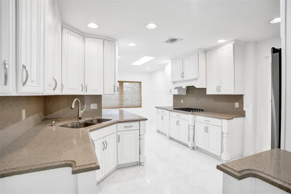 26 Cayuga Road Sea Ranch Lakes, FL 33308