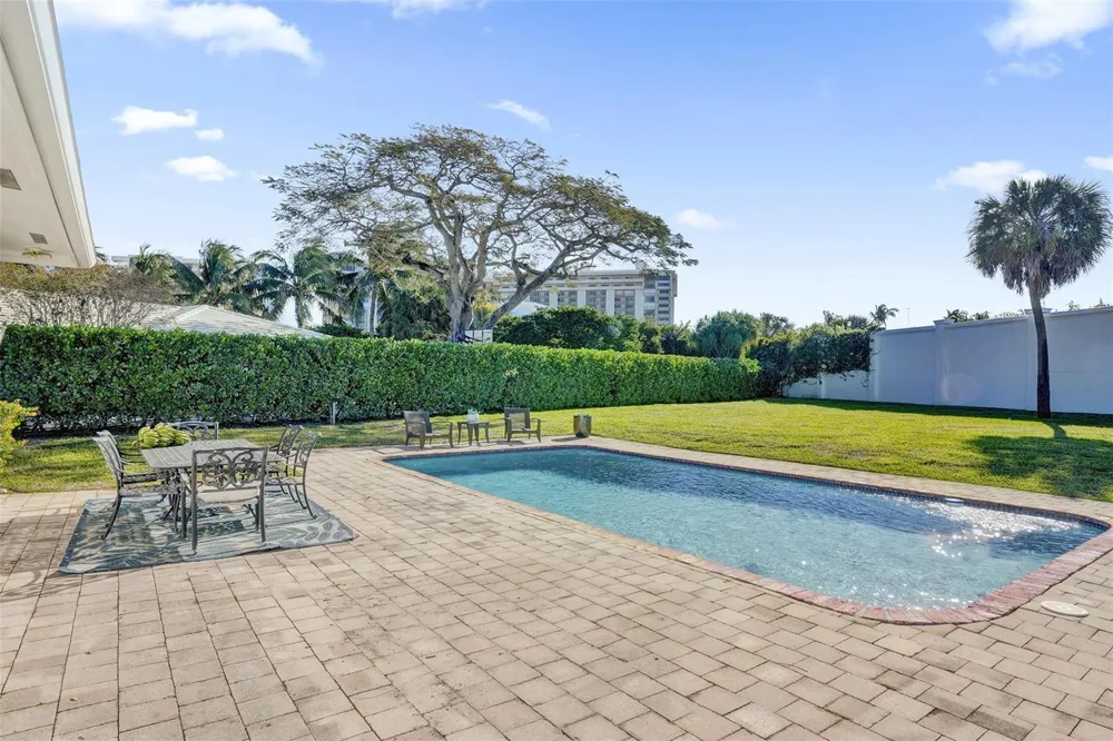 26 Cayuga Road Sea Ranch Lakes, FL 33308