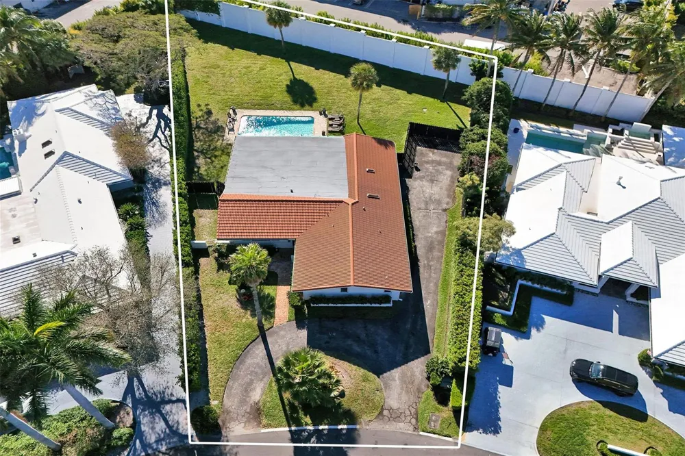26 Cayuga Road Sea Ranch Lakes, FL 33308
