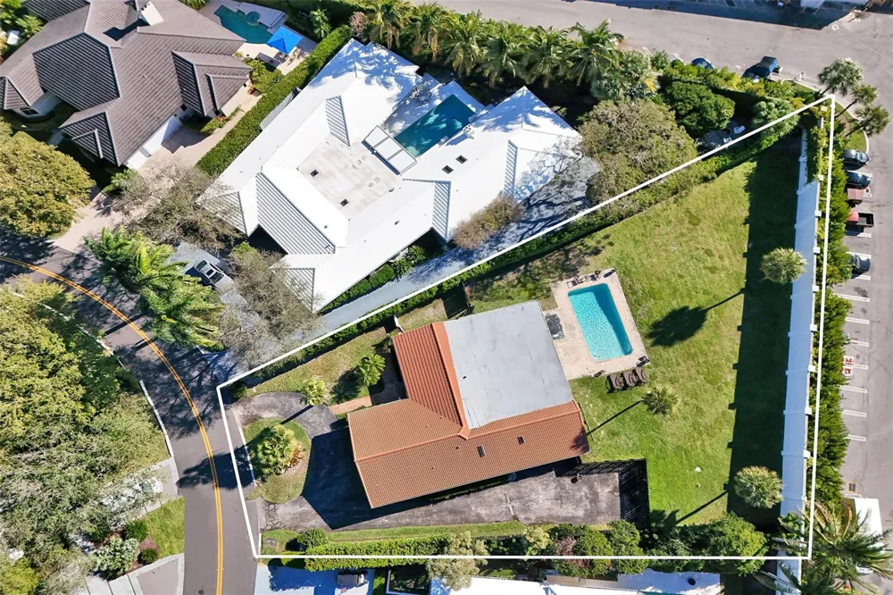 26 Cayuga Road Sea Ranch Lakes, FL 33308