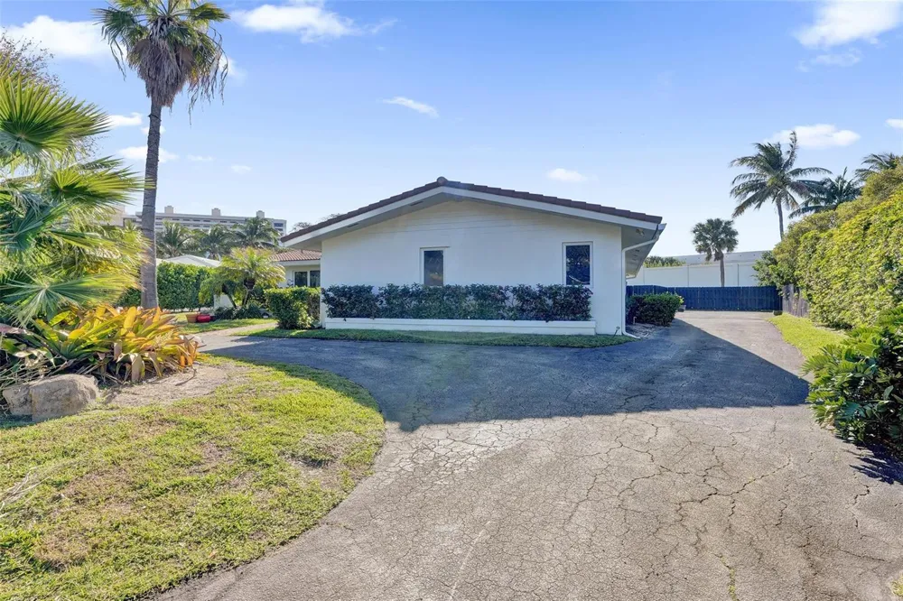 26 Cayuga Road Sea Ranch Lakes, FL 33308