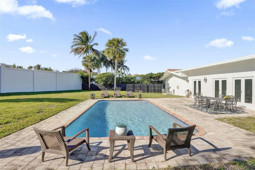 26 Cayuga Road Sea Ranch Lakes, FL 33308