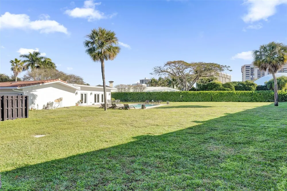 26 Cayuga Road Sea Ranch Lakes, FL 33308