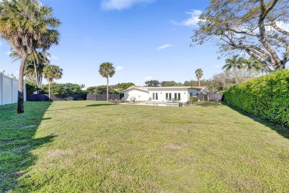 26 Cayuga Road Sea Ranch Lakes, FL 33308