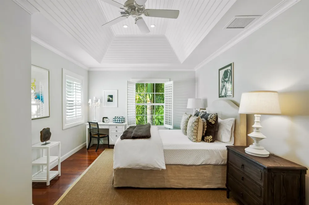 327 Arabian Road Palm Beach, FL 33480