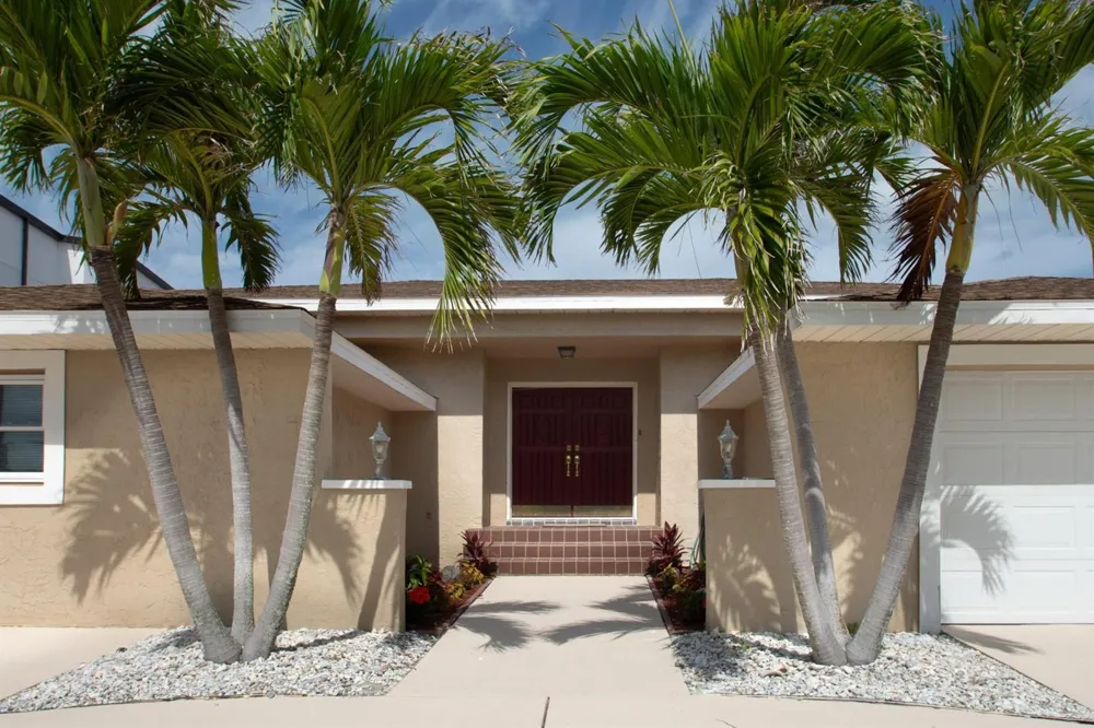 2504 Hibiscus Drive 