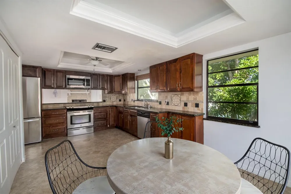2504 Hibiscus Drive 