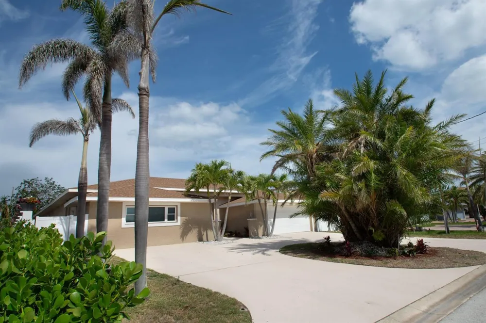 2504 Hibiscus Drive 