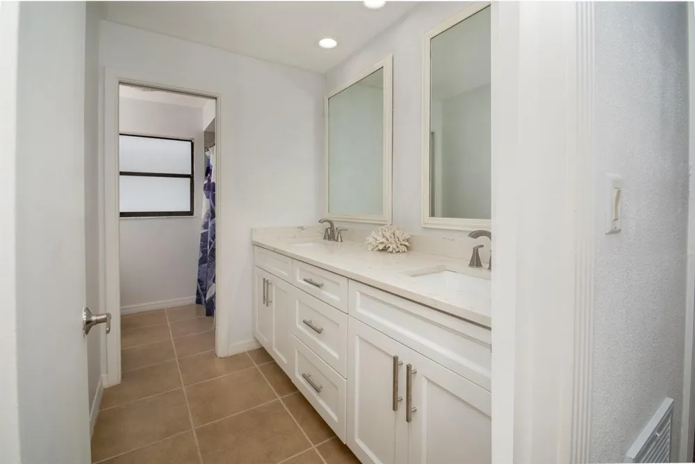 2504 Hibiscus Drive 