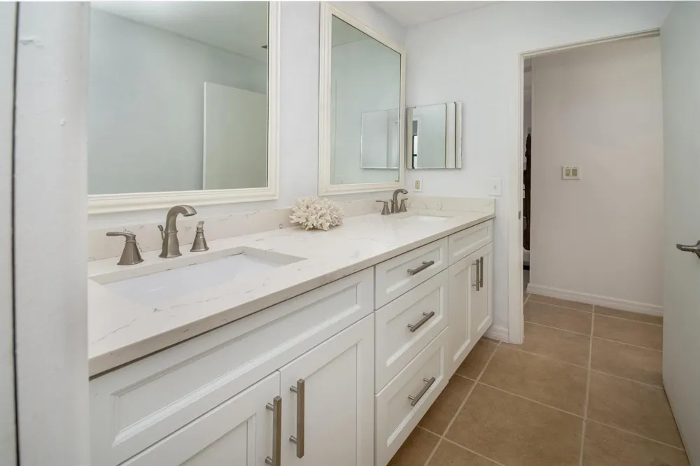 2504 Hibiscus Drive 