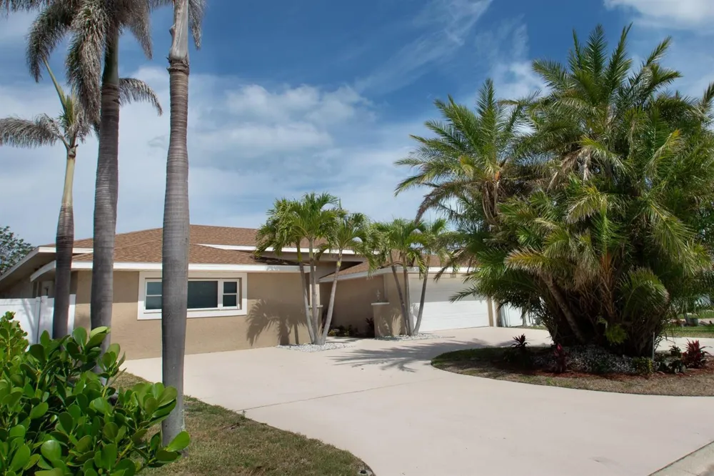 2504 Hibiscus Drive 