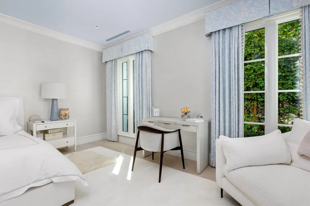 208 Sandpiper Drive Palm Beach, FL 33480