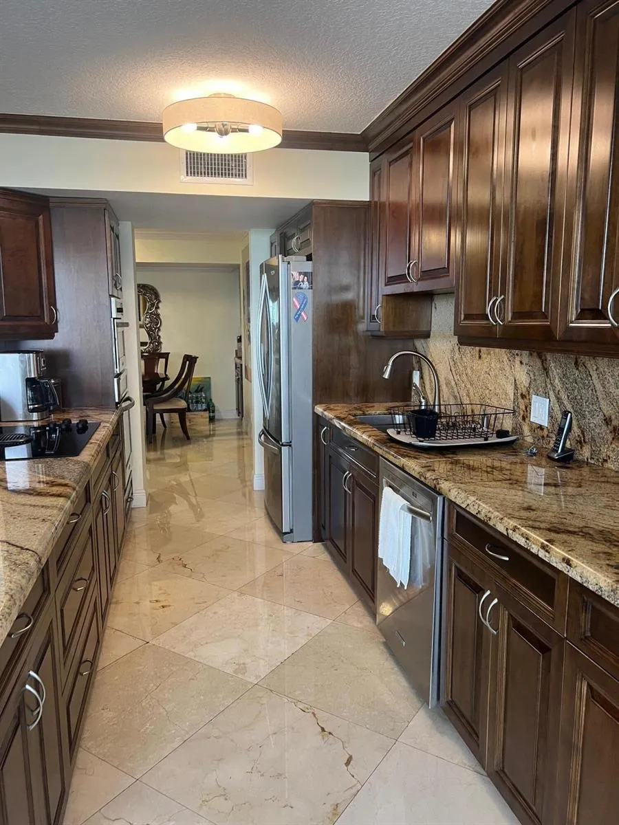 3400 Ocean Drive #906 Singer Island, FL 33404