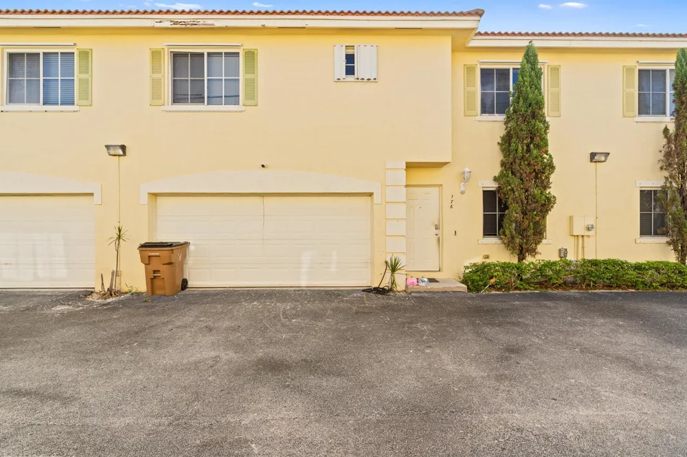 176 SE 2nd Street SE Deerfield Beach, FL 33441