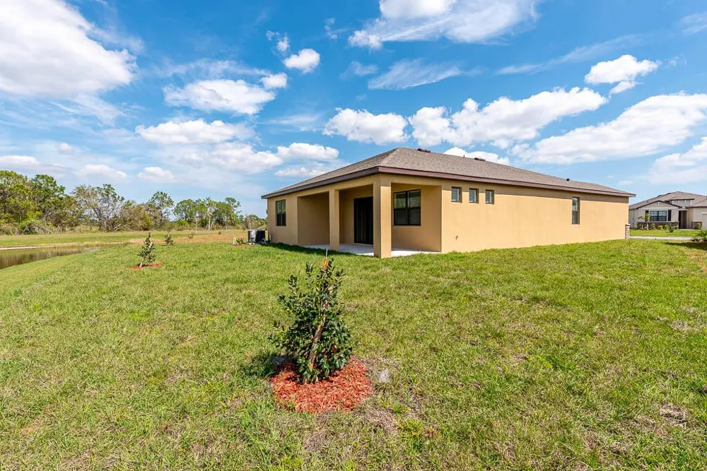 1863 Farmhouse Road SE Palm Bay, FL 32909