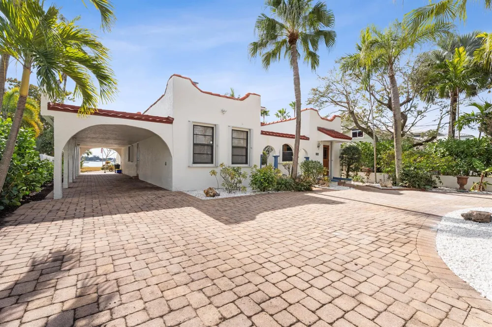 114 S Lake Drive Lantana, FL 33462