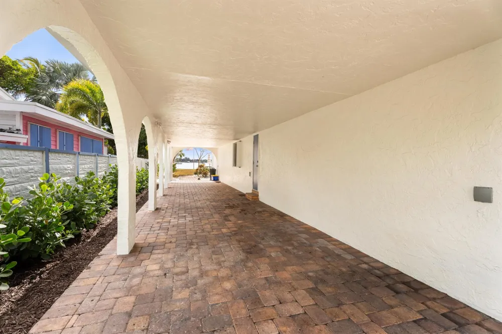 114 S Lake Drive Lantana, FL 33462