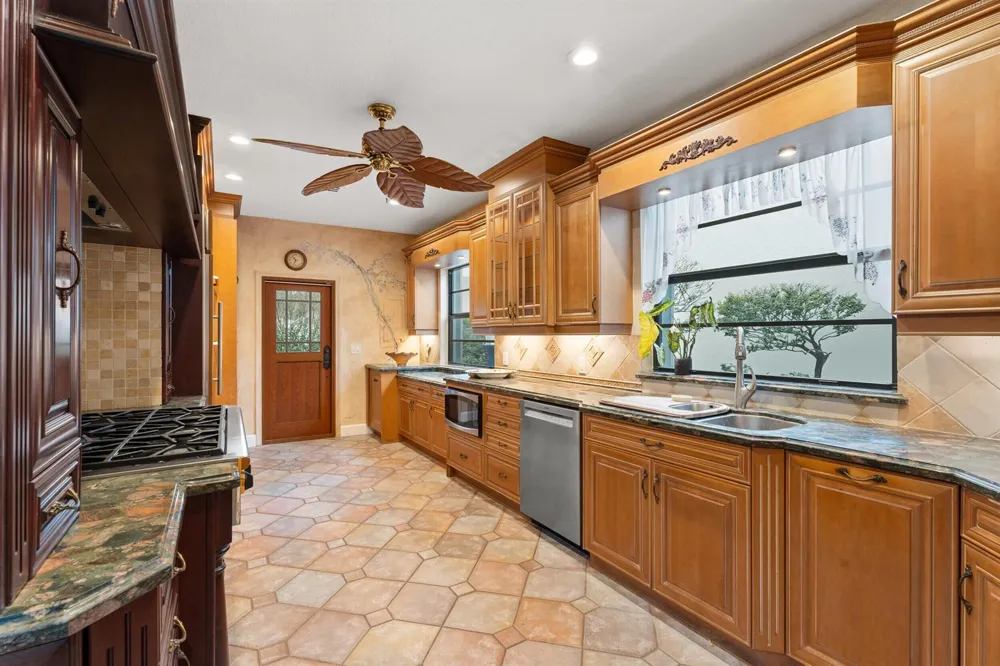 114 S Lake Drive Lantana, FL 33462