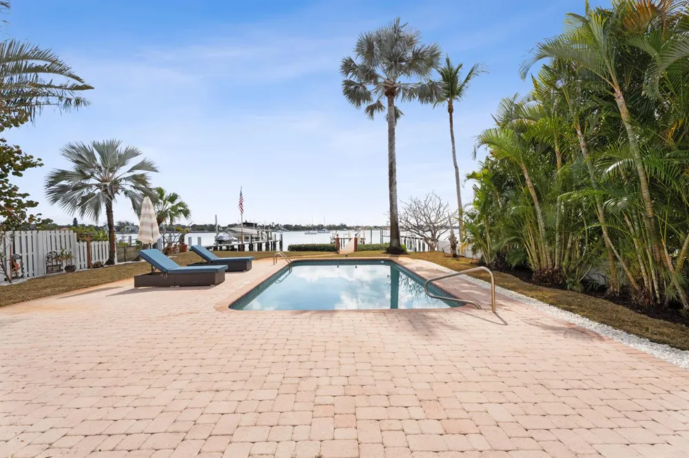 114 S Lake Drive Lantana, FL 33462