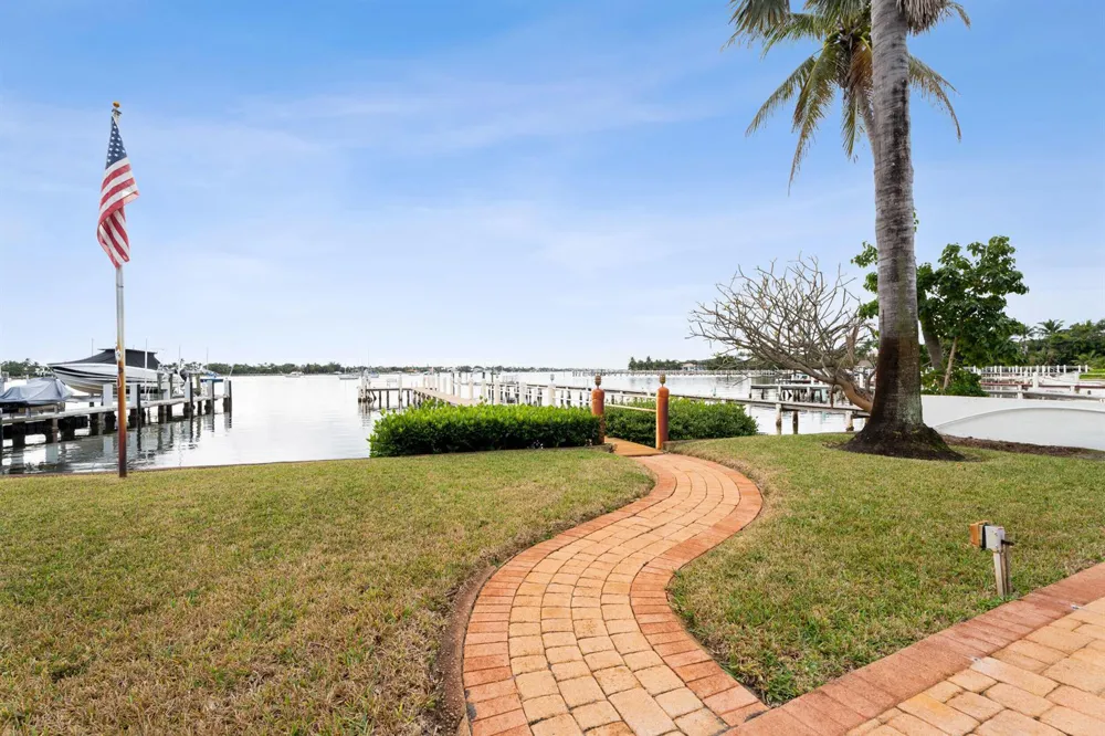 114 S Lake Drive Lantana, FL 33462