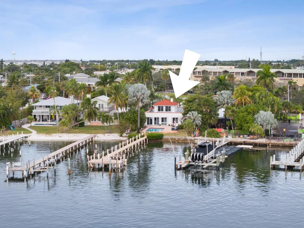 114 S Lake Drive Lantana, FL 33462