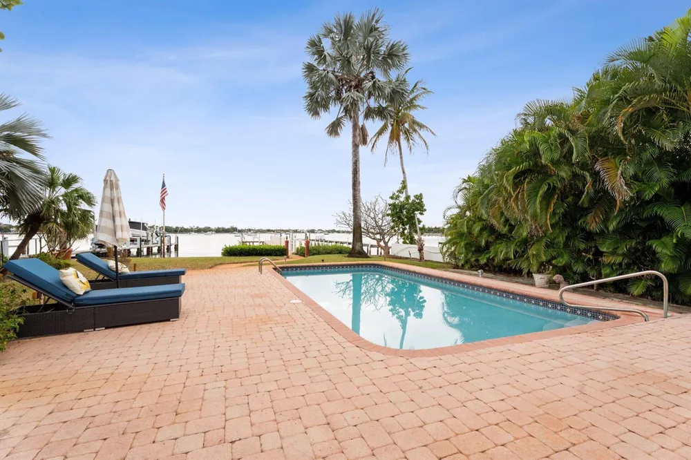 114 S Lake Drive Lantana, FL 33462
