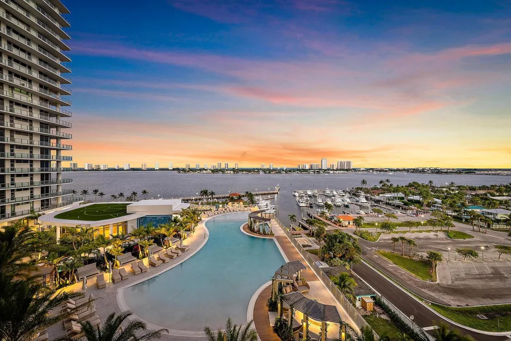 220 Lake Shore Drive #1008 Lake Park, FL 33403