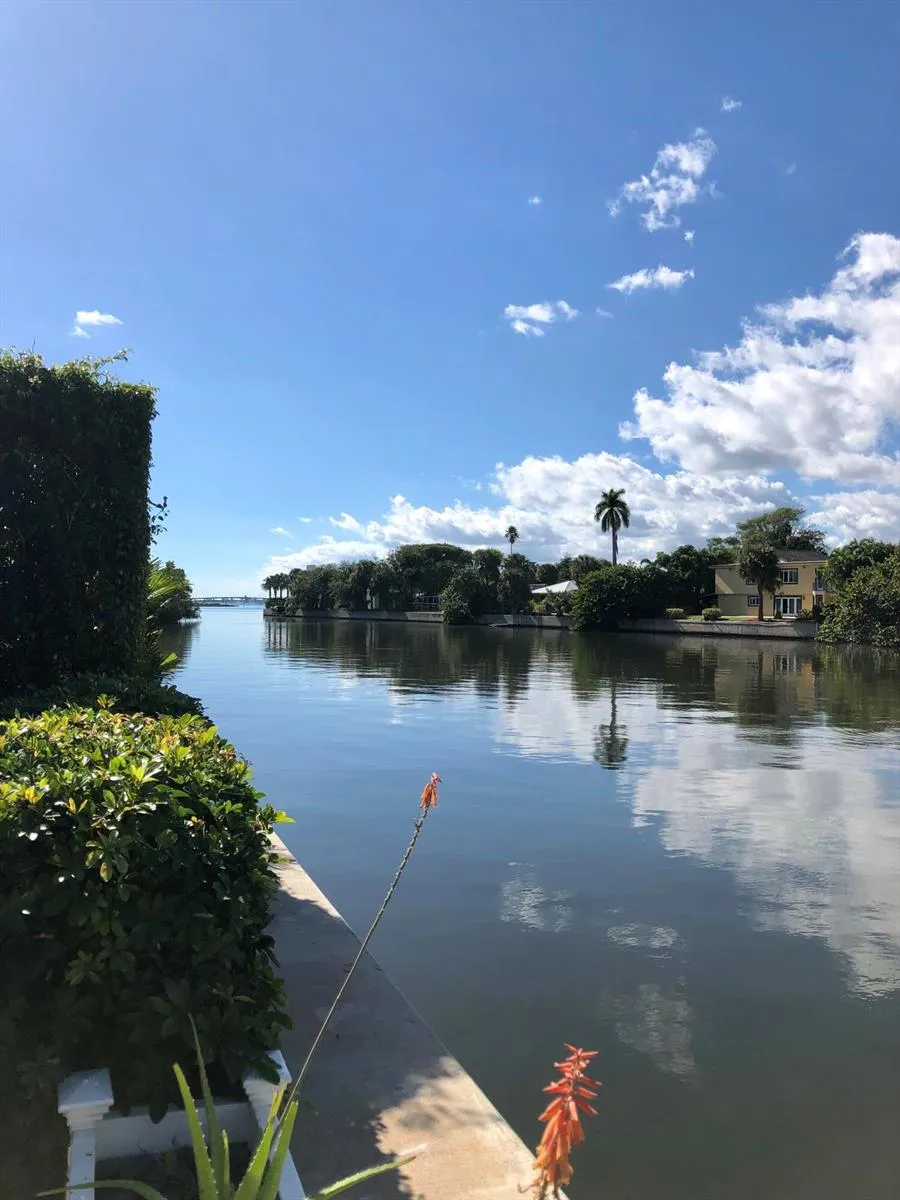 2272 S Ocean Boulevard #T6 Palm Beach, FL 33480