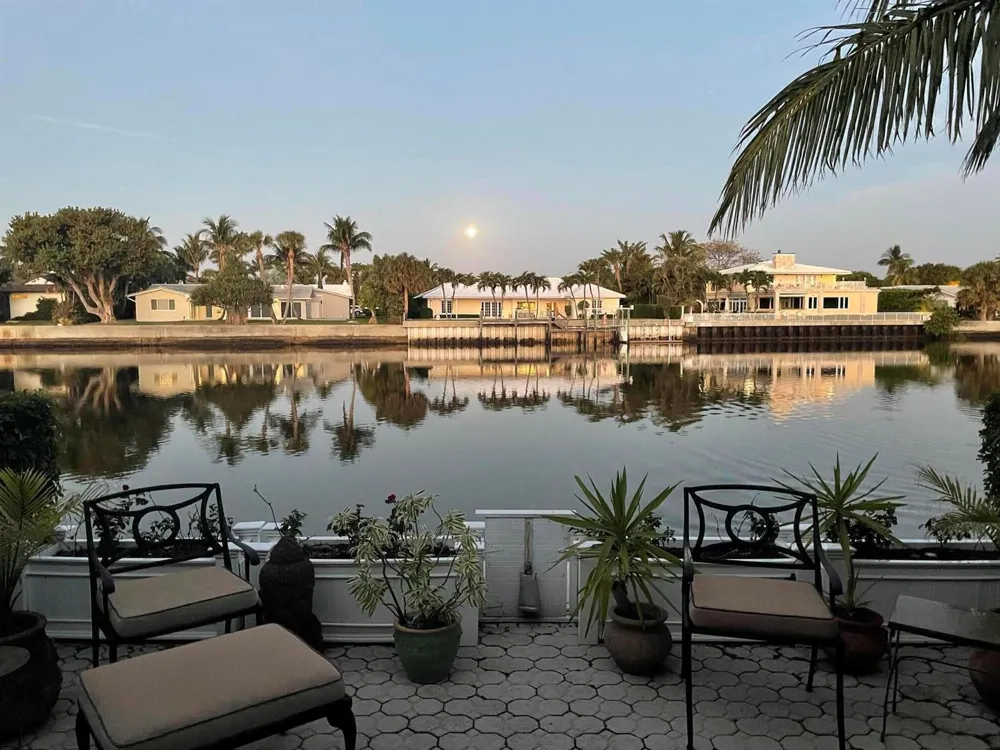 2272 S Ocean Boulevard #T6 Palm Beach, FL 33480