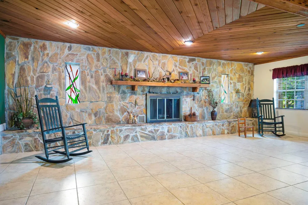 13348 Us Highway 441 Canal Point, FL 33438