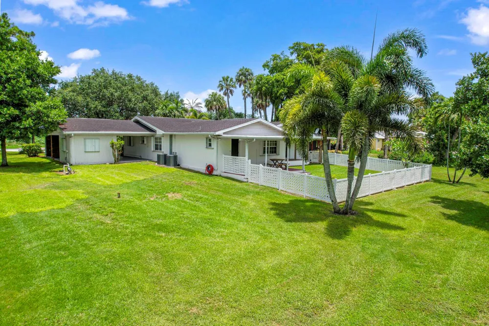 13348 Us Highway 441 Canal Point, FL 33438