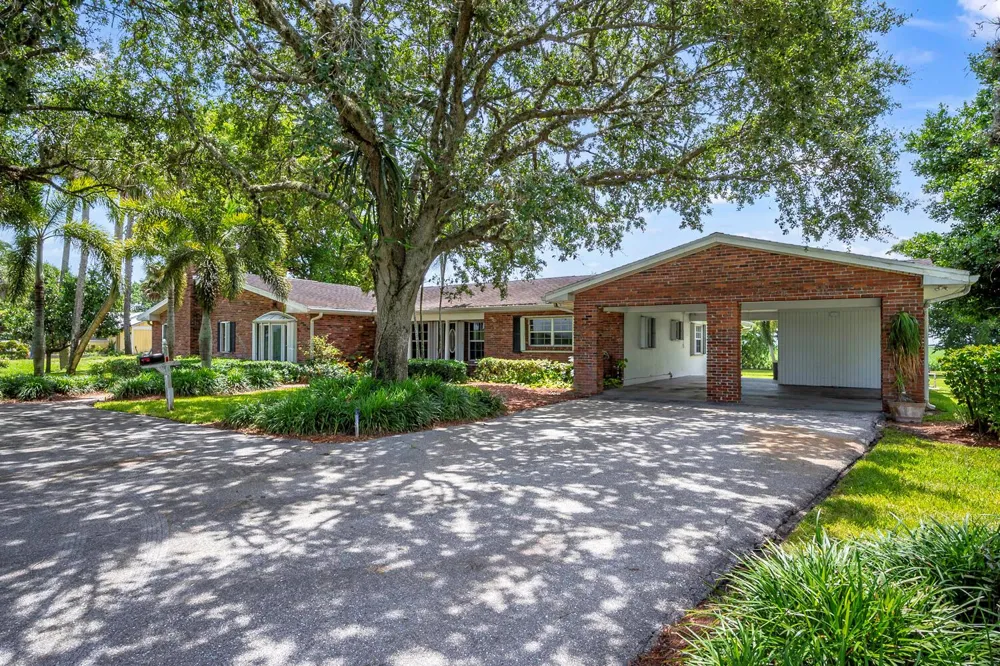 13348 Us Highway 441 Canal Point, FL 33438