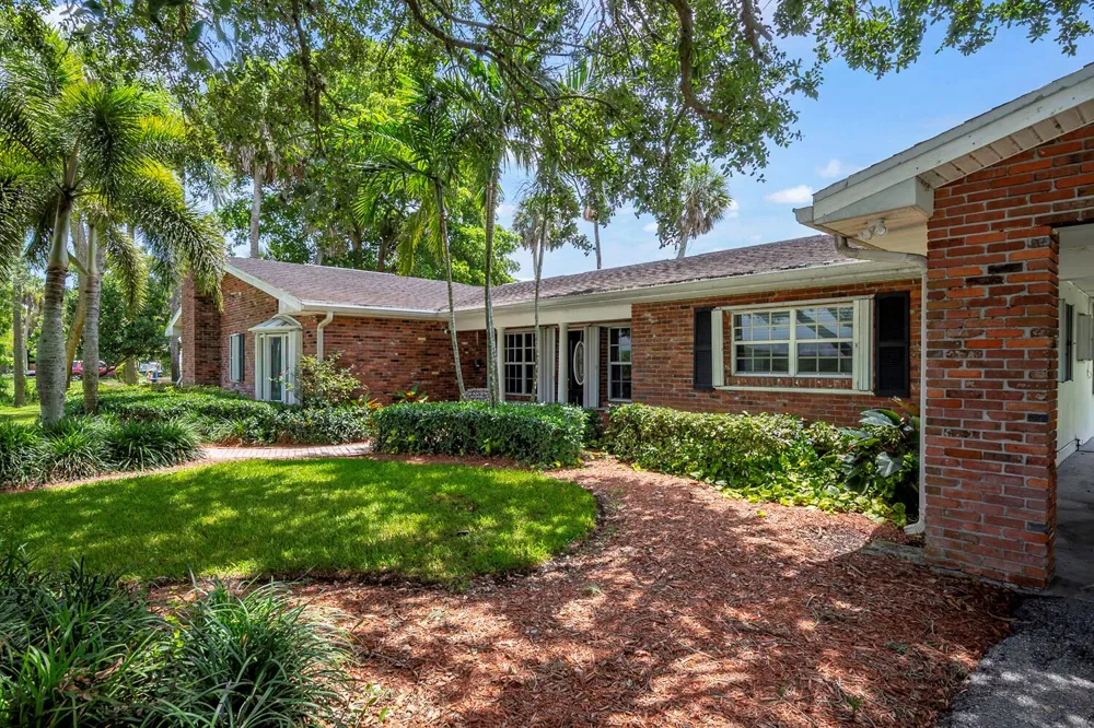 13348 Us Highway 441 Canal Point, FL 33438