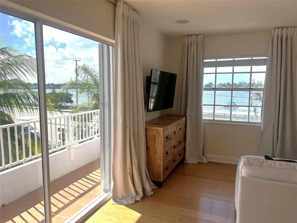 355 Virginia Street Hollywood, FL 33019