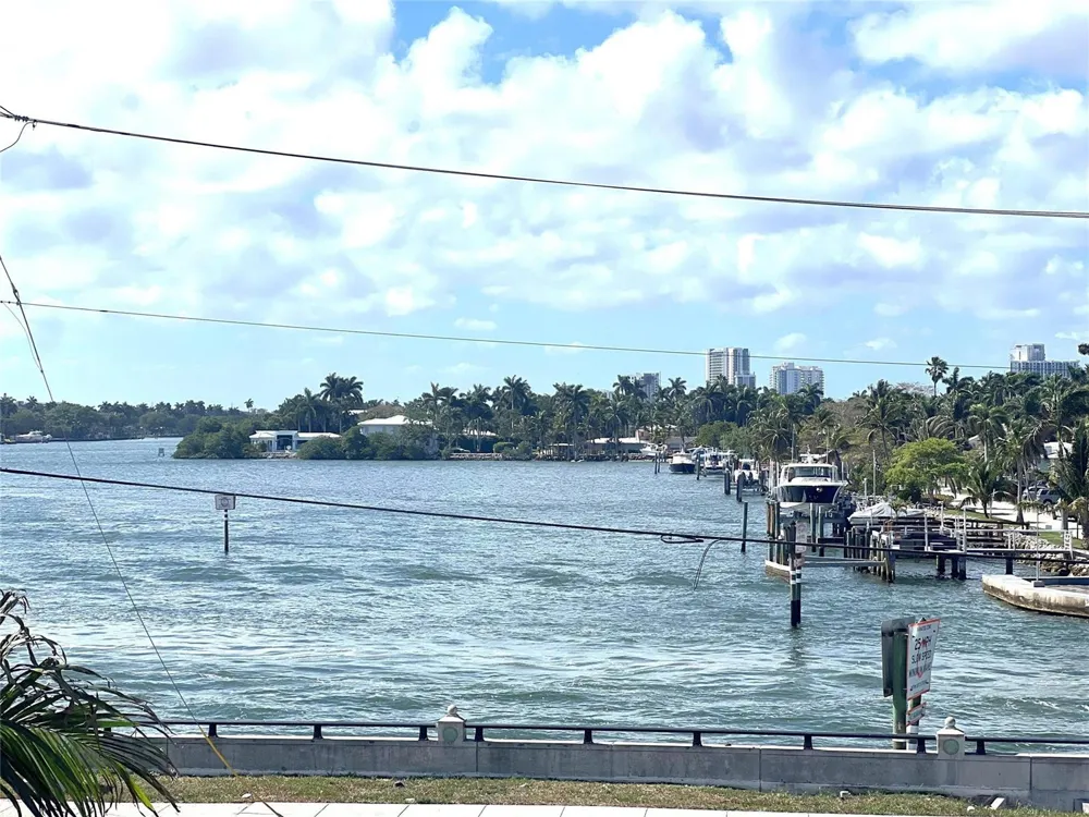 355 Virginia Street Hollywood, FL 33019