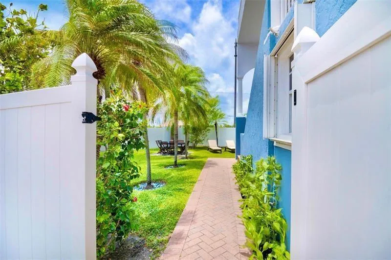 355 Virginia Street Hollywood, FL 33019