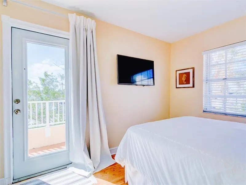 355 Virginia Street Hollywood, FL 33019