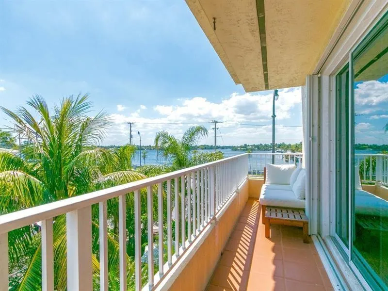 355 Virginia Street Hollywood, FL 33019