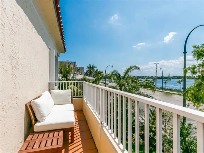 355 Virginia Street Hollywood, FL 33019