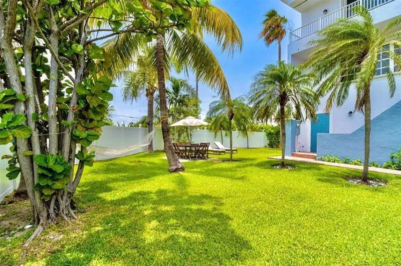 355 Virginia Street Hollywood, FL 33019