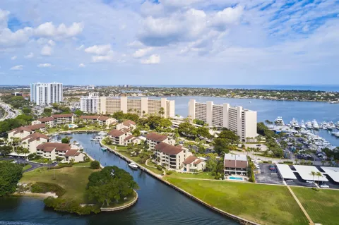 124 Lakeshore Drive #829