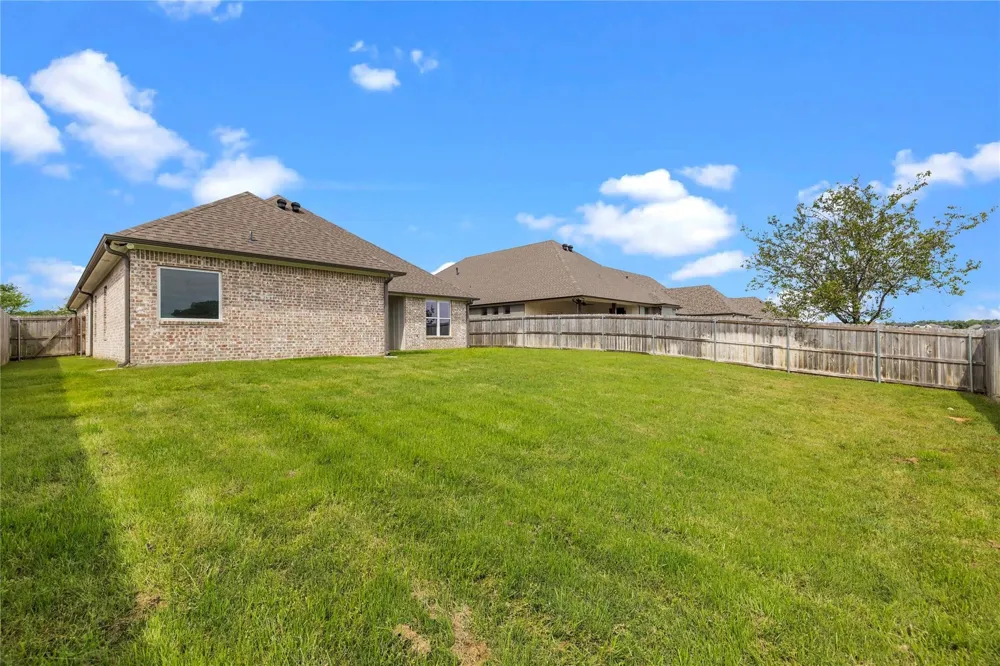 118 Sides Boulevard Bullard, TX 75757